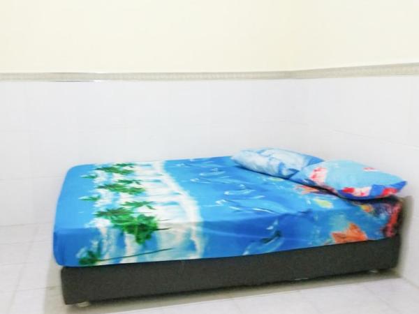 D'Kost Ketintang : photo 1 de la chambre chambre double standard avec ventilateur