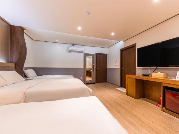 Friendly DH Naissance Hotel by Mindrum Group : photo 4 de la chambre chambre familiale standard - petit-déjeuner inclus