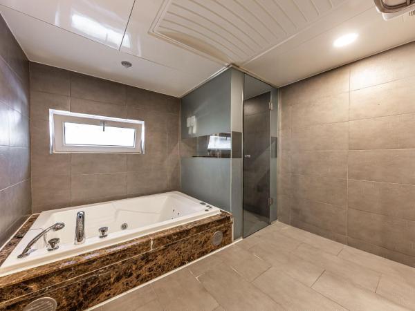 Friendly DH Naissance Hotel by Mindrum Group : photo 6 de la chambre studio familial - petit-déjeuner inclus