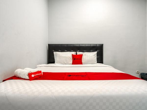 RedDoorz near Surabaya Zoo : photo 4 de la chambre chambre double