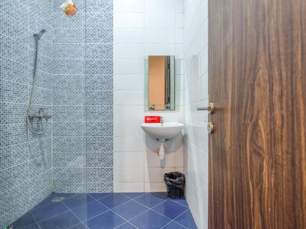 RedDoorz near Surabaya Zoo : photo 6 de la chambre chambre double