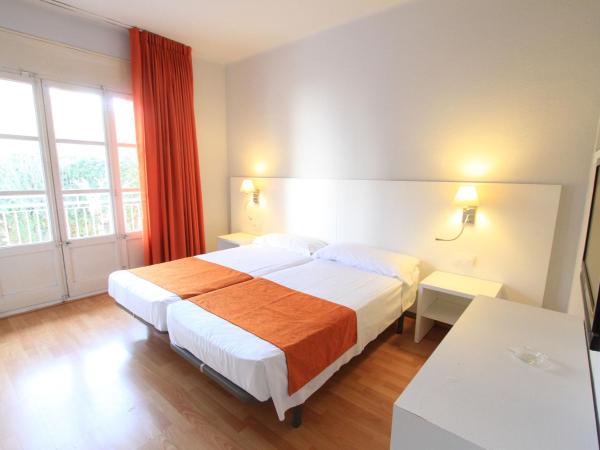 Hotel Villa Garbí : photo 3 de la chambre chambre lits jumeaux