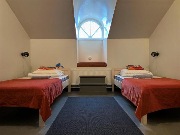Hostel Suomenlinna : photo 2 de la chambre chambre lits jumeaux avec salle de bains commune