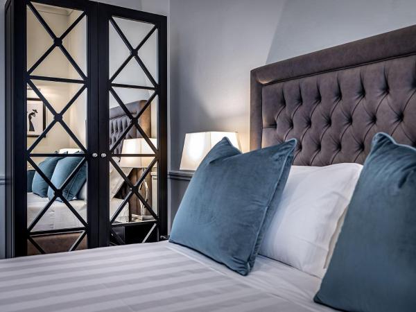 Hotel Ungherese Small Luxury Hotel : photo 6 de la chambre chambre double avec salle de bains privative extérieure