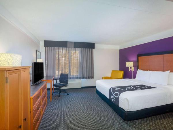 La Quinta by Wyndham St. Louis Westport : photo 2 de la chambre chambre lit king-size - accessible aux personnes à mobilité réduite