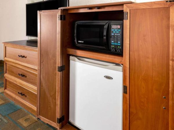 La Quinta Inn by Wyndham Albuquerque Northeast : photo 2 de la chambre chambre lit king-size deluxe