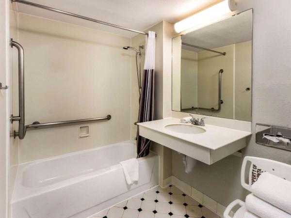 La Quinta Inn by Wyndham Albuquerque Northeast : photo 3 de la chambre chambre lit king-size - accessible aux personnes à mobilité réduite