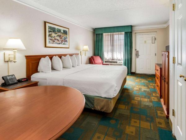 La Quinta Inn by Wyndham Albuquerque Northeast : photo 5 de la chambre chambre lit king-size deluxe