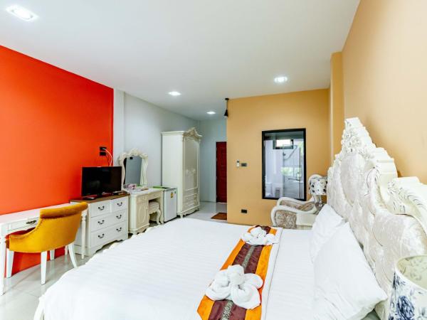 The Pool Resort : photo 3 de la chambre chambre lit king-size - vue sur piscine