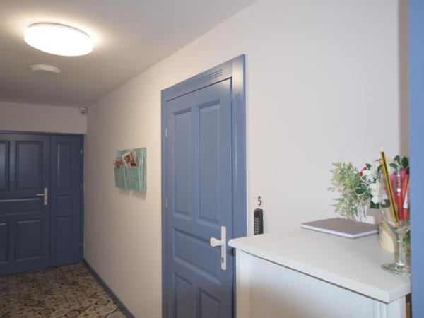 Blue Sail Sopot Apartments : photo 1 de la chambre suite junior avec balcon