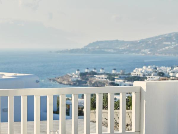 Myconian Korali Relais & Chateaux : photo 7 de la chambre suite junior premium delos avec piscine privée et jacuzzi extérieur