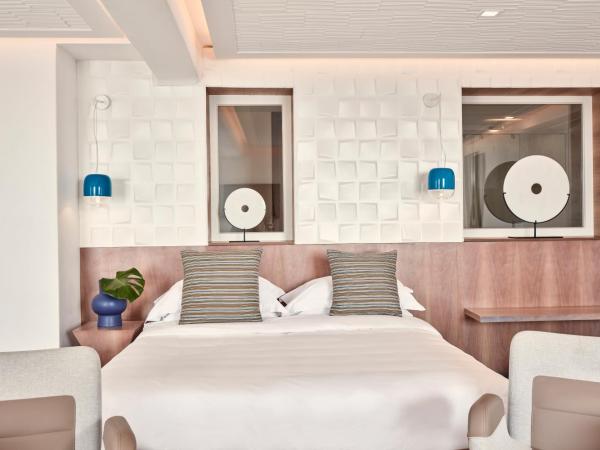 Myconian Korali Relais & Chateaux : photo 4 de la chambre suite junior premium delos avec piscine privée et jacuzzi extérieur