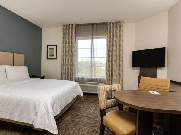 Candlewood Suites Fort Lauderdale Airport-Cruise, an IHG Hotel : photo 4 de la chambre suite lit queen-size avec douche accessible aux personnes à mobilité réduite / non-fumeurs