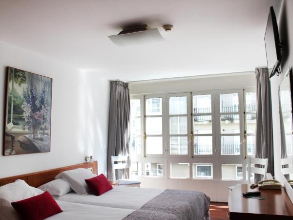 Hotel Hórreo by Bossh! Hotels : photo 9 de la chambre chambre lits jumeaux supérieure - vue sur ville