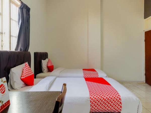 OYO 1111 Pasar Baru Inn : photo 5 de la chambre chambre lits jumeaux standard