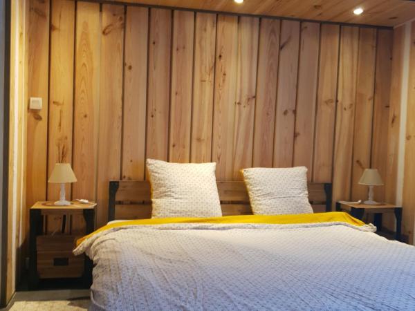 K.N.C.1601 : photo 1 de la chambre chambre double avec salle de bains privative