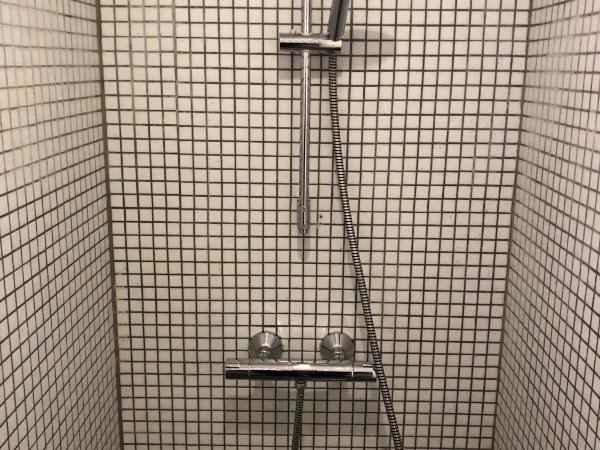 Rooms in quiet Yellow Courtyard Apartment : photo 7 de la chambre chambre lits jumeaux standard avec salle de bains commune