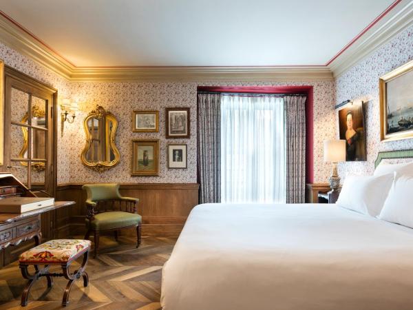 Airelles Gordes, La Bastide : photo 1 de la chambre chambre de luxe côté village