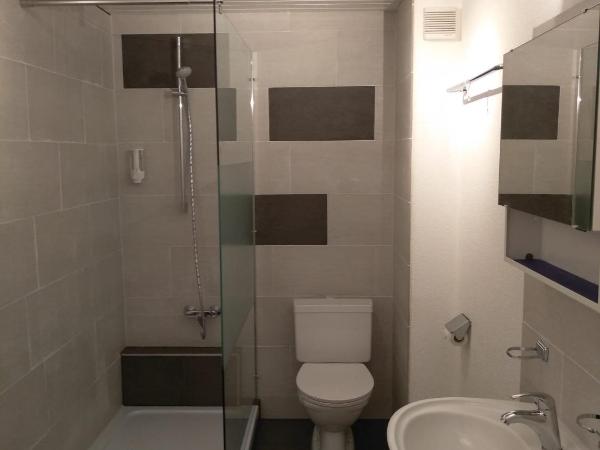 Kiki's B&B : photo 8 de la chambre chambre double avec lit d'appoint