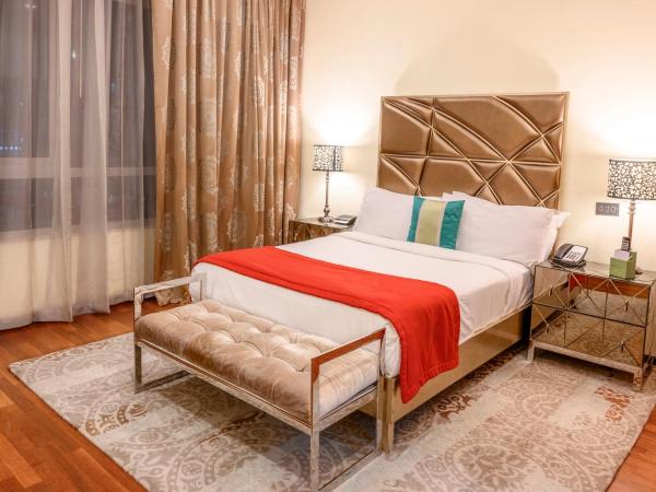 Ramada by Wyndham Downtown Dubai : photo 4 de la chambre penthouse 4 chambres, vue panoramique sur burj khalifa/fontaine, navette aéroport aller-retour gratuite de luxe