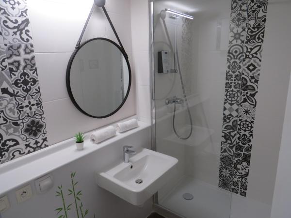 Hôtel Kyriad Cap Sud : photo 4 de la chambre chambre triple avec 3 lits simples
