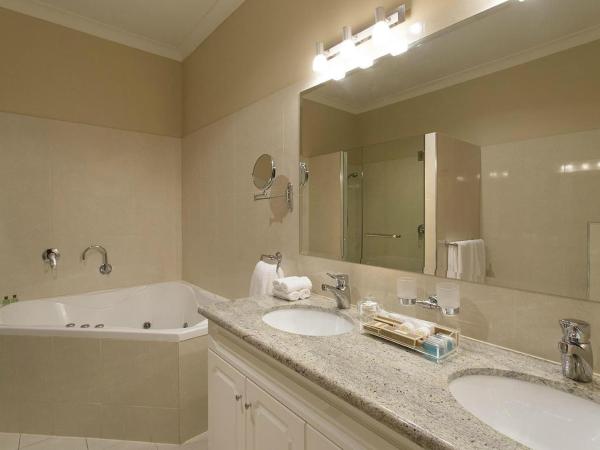 The Grand Hotel Launceston (Formerly Clarion Hotel) : photo 1 de la chambre suite deluxe avec baignoire spa