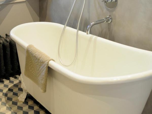 La Divine Comédie-Suites Deluxe : photo 5 de la chambre suite - vue sur jardin