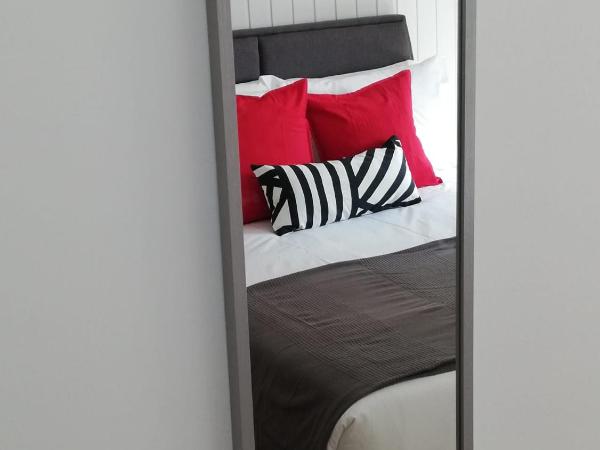 West Coast Peniche : photo 6 de la chambre chambre double avec salle de bains privative