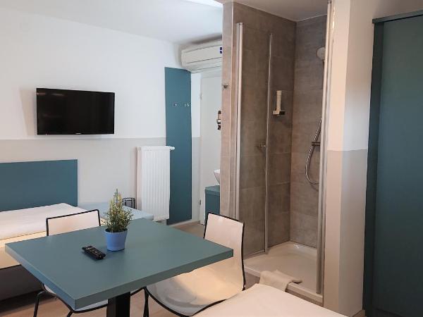 Pension Elisabeth - Rooms & Apartments : photo 7 de la chambre chambre triple avec salle de bains commune