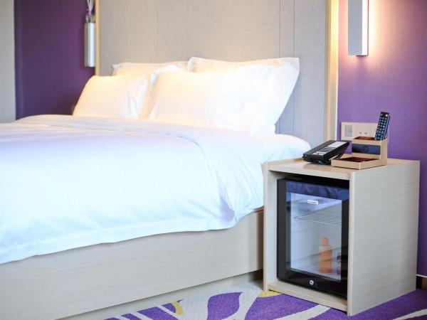 Lavande Hotels·Shenzhen North Railway Station Longhua Yicheng Center : photo 4 de la chambre chambre lit king-size exécutive