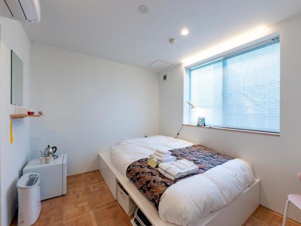 plat hostel keikyu haneda home : photo 1 de la chambre chambre double avec salle de bains commune