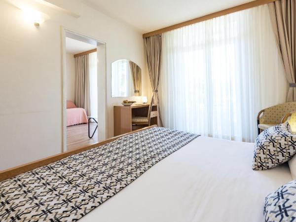 Hotel Splendid : photo 5 de la chambre chambre triple avec balcon - vue sur mer