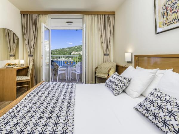 Hotel Splendid : photo 4 de la chambre chambre triple avec balcon - vue sur mer