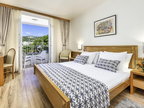 Hotel Splendid : photo 3 de la chambre chambre triple avec balcon - vue sur mer