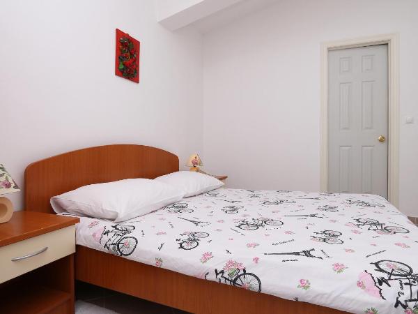 Pansion Komfor Moča : photo 2 de la chambre chambre double - vue partielle sur mer.