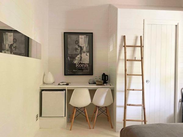 Byron Springs : photo 4 de la chambre chambre avec lit queen-size et salle de bains externe privative