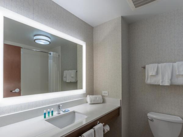 Holiday Inn Express - Indianapolis - Southeast, an IHG Hotel : photo 1 de la chambre deluxe room with two king beds - non-smoking