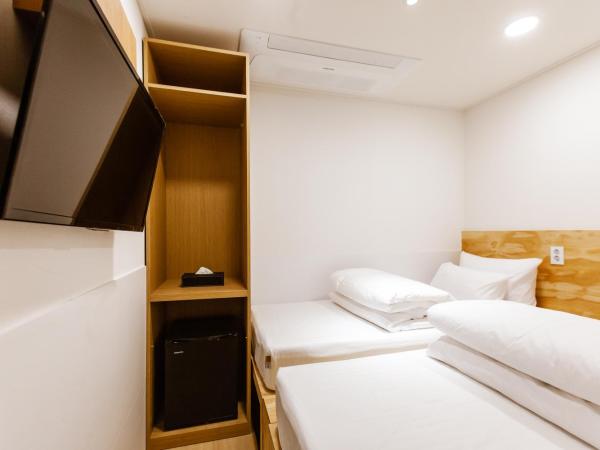 Seoulite Inn Myeongdong Formerly - Step Inn Myeongdong 2 : photo 2 de la chambre chambre lits jumeaux Économique sans fenêtre