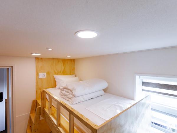 Seoulite Inn Myeongdong Formerly - Step Inn Myeongdong 2 : photo 4 de la chambre chambre lits jumeaux avec lit superposé