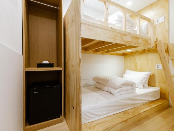Step Inn Myeongdong 1 : photo 1 de la chambre chambre lits jumeaux avec lit superposé sans fenêtre