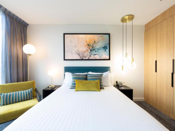 Mercure Canberra Belconnen : photo 2 de la chambre chambre standard lit queen-size