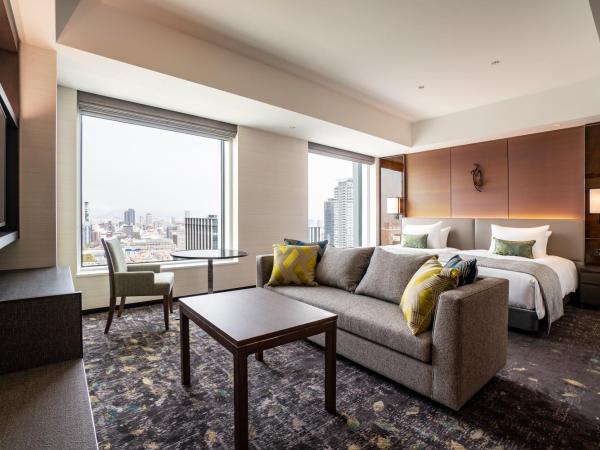 The Royal Park Hotel Iconic Osaka Midosuji : photo 7 de la chambre chambre lits jumeaux exécutive deluxe - accès au salon - non-fumeurs