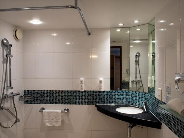 Holiday Inn Express Paris-Canal De La Villette, an IHG Hotel : photo 1 de la chambre chambre double standard - accessible aux personnes à mobilité réduite