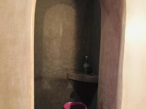 Riad Dar Bergui : photo 5 de la chambre chambre lits jumeaux - vue sur jardin