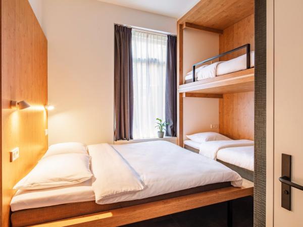 Bunk Hotel Utrecht : photo 1 de la chambre chambre superposés pour 4 personnes