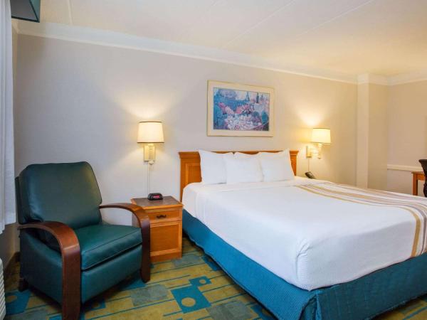 La Quinta Inn by Wyndham Norfolk Virginia Beach : photo 1 de la chambre chambre lit king-size deluxe