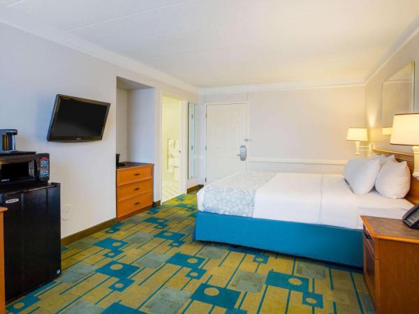 La Quinta Inn by Wyndham Norfolk Virginia Beach : photo 2 de la chambre chambre lit king-size deluxe