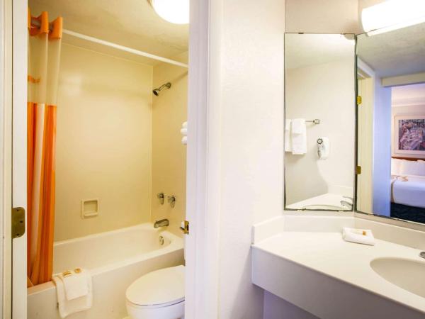 La Quinta Inn by Wyndham Norfolk Virginia Beach : photo 4 de la chambre chambre lit king-size deluxe