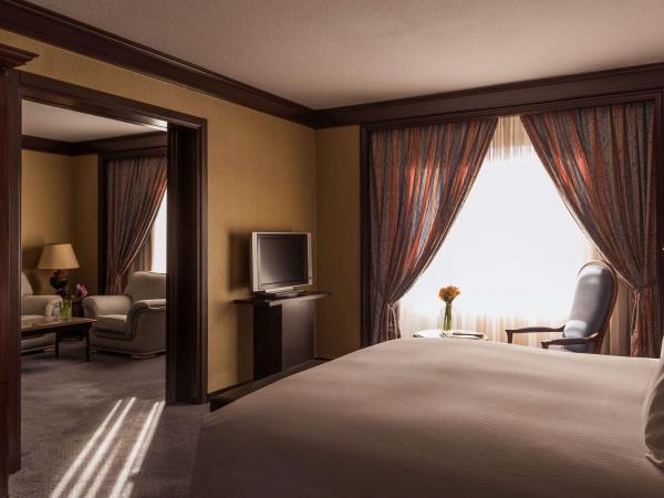 Pullman Madrid Airport & Feria : photo 1 de la chambre suite deluxe avec lit king-size