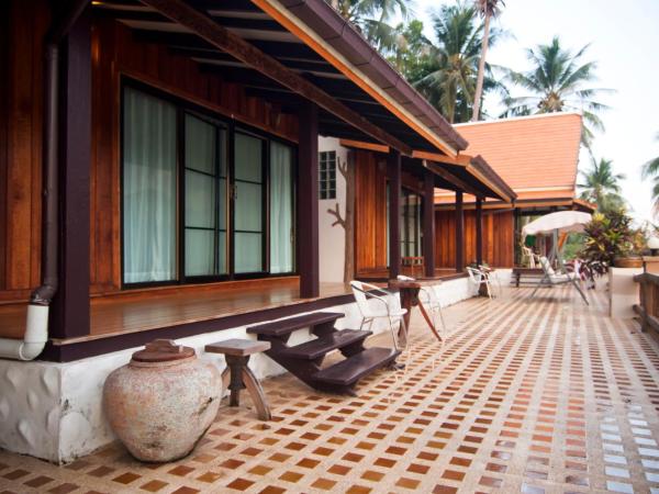 Bhuvarin Resort : photo 5 de la chambre villa thaïlandaise de luxe avec vue sur la mer